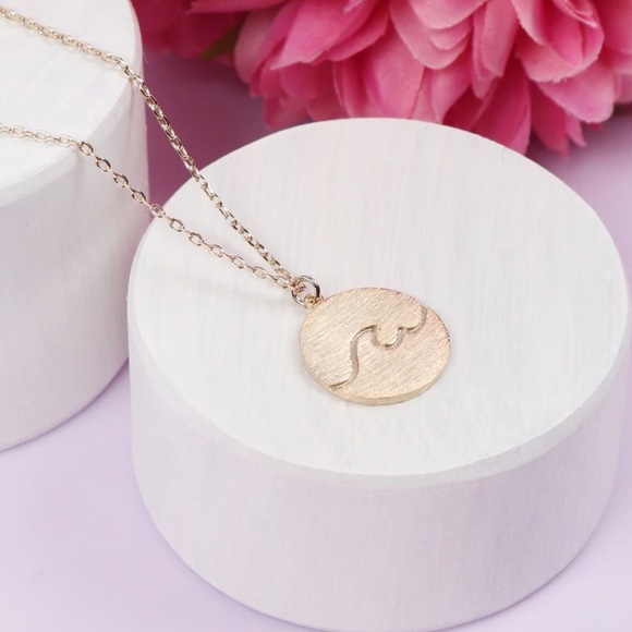 GOLD ROUND WAVE PENDANT NECKLACE - Picture 1 of 4
